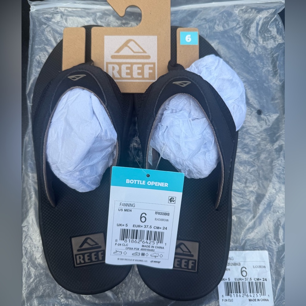 REEF fanning Men’s flip flops with bottle opener size 6 men/youth